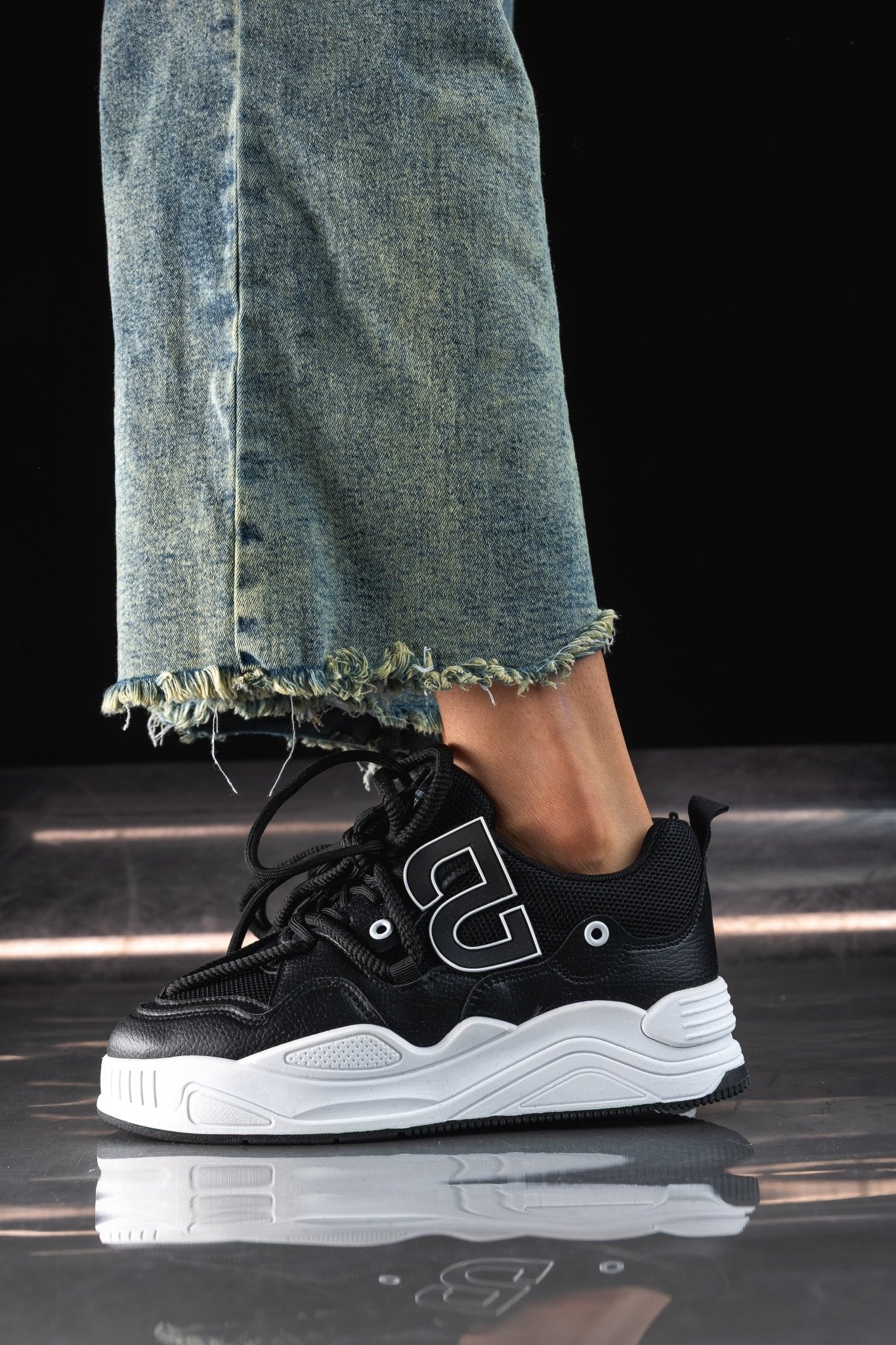 Adidasi Dama – Elevate Black LX10