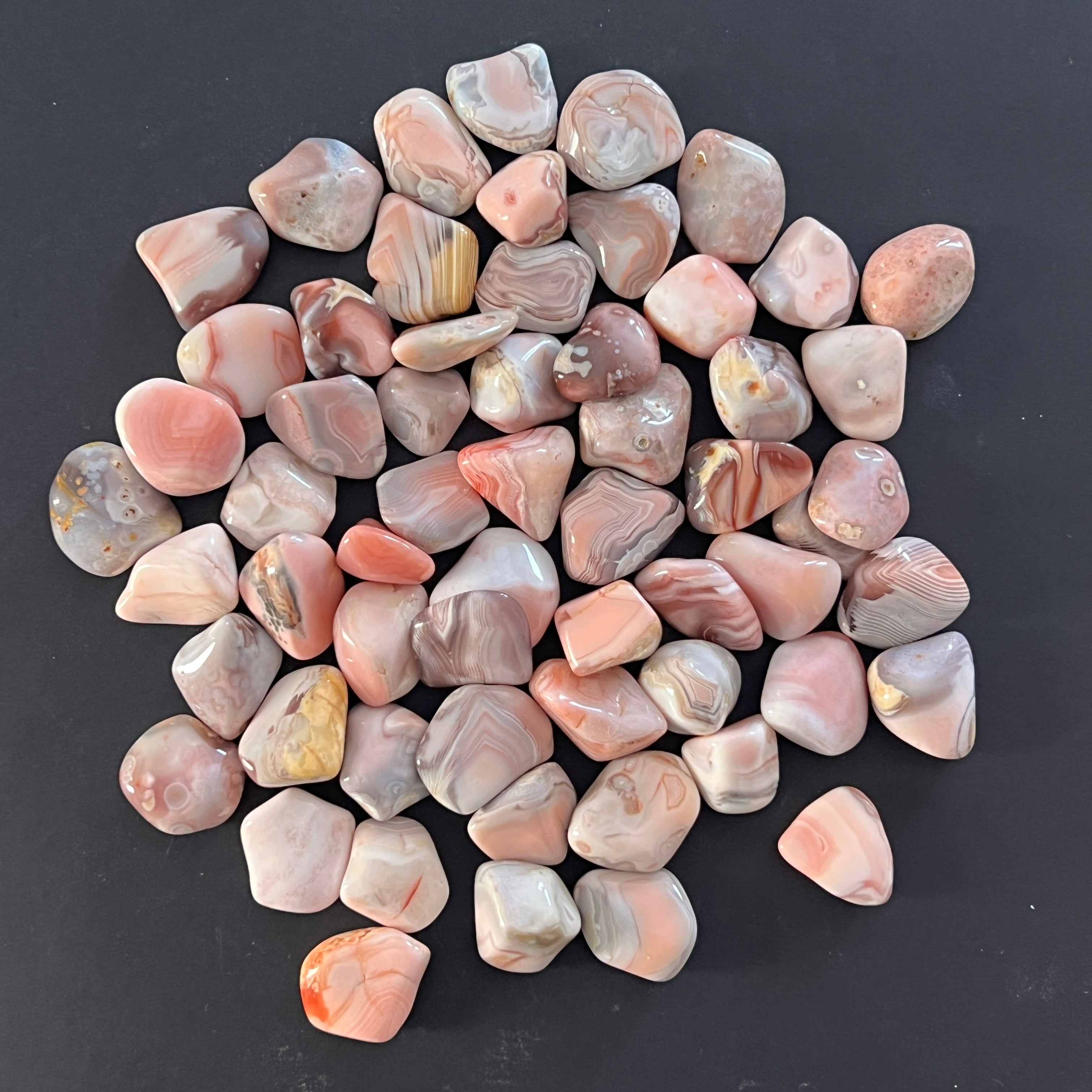 Agat roz de Botswana piatra rulata