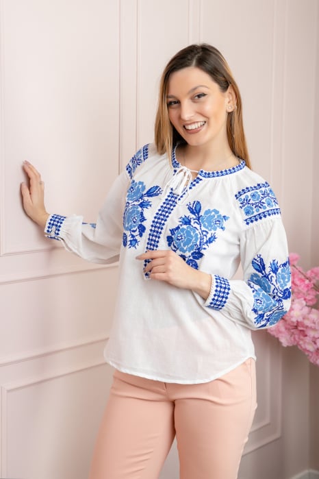 Bluza alba cu motiv floral albastru Angelina 02