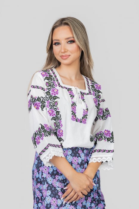 Bluza alba cu motiv floral mov Dalia 02