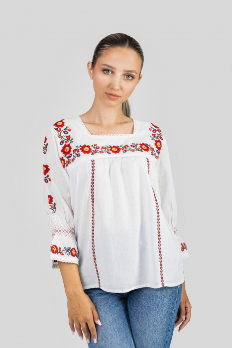 Bluza alba cu motiv floral rosu Isabela 01
