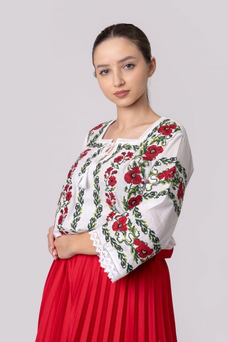 Bluza alba cu motiv floral rosu Luana