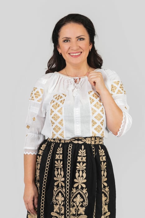 Bluza alba cu motiv geometric auriu Ozana 01