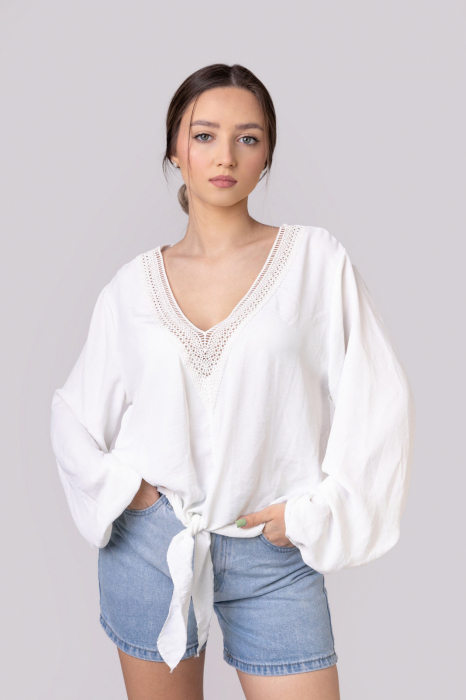 Bluza alba cu nod in talie