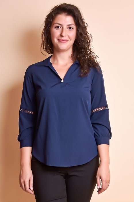 Bluza albastra cu dantela pe maneca