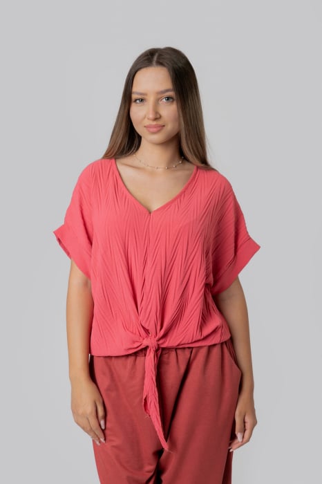 Bluza corai casual cu aspect texturat si nod in talie