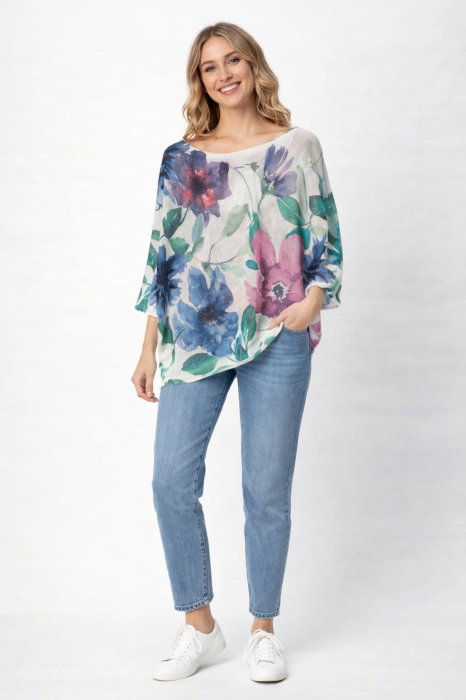 Bluza cu maneca fluture trei sferturi si imprimeu cu flori albastre si roz
