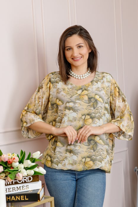 Bluza dama Maddie din voal bej cu imprimeu floral galben
