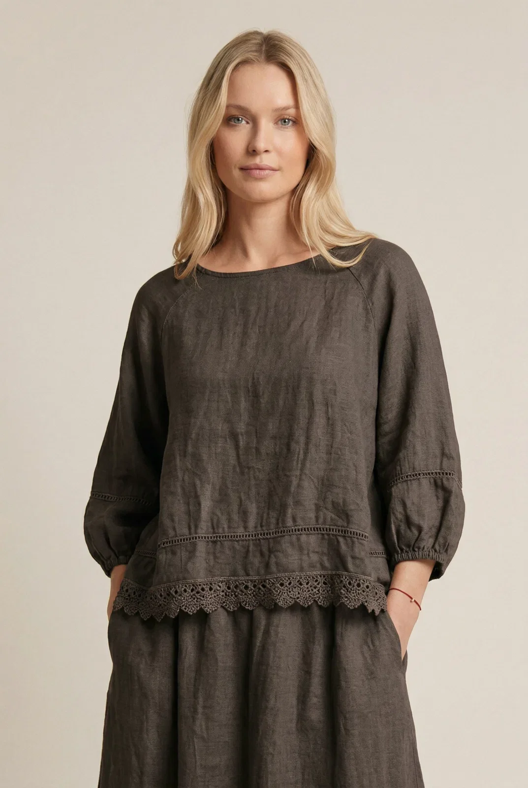Bluza din in cu dantela, croi lejer, stil natural elegant, gri inchis