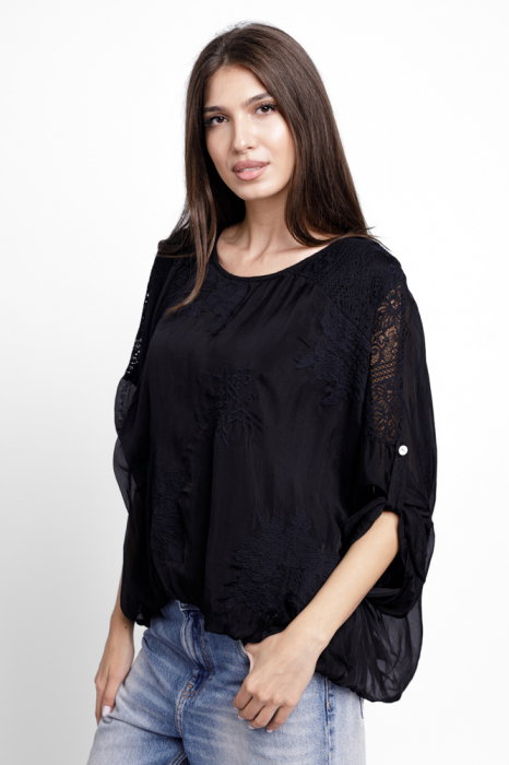 Bluza din matase si vascoza brodata, cu dantela pe spate, neagra