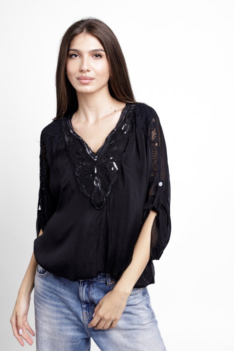 Bluza din matase si vascoza platca brodata, cu paiete fine si cu dantela pe spate, neagra