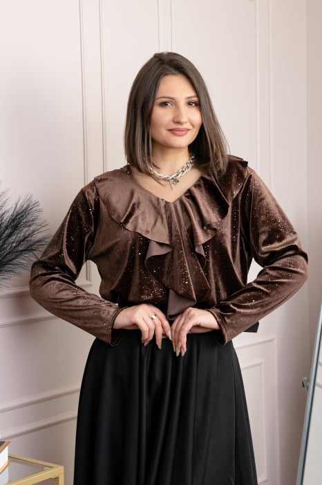 Bluza eleganta din catifea Cynthia cu volan si sclipici discret - Maro