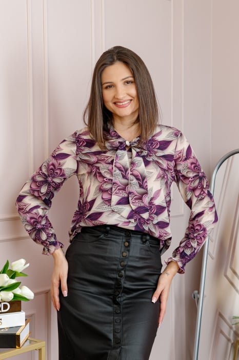 Bluza eleganta Nathalie cu funda la gat si imprimeu mov si bej