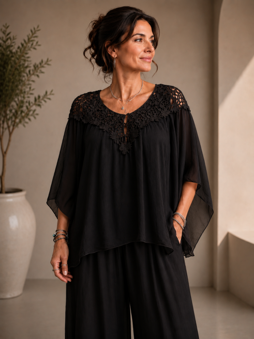 Bluza evazata din matase si vascoza cu dantela la decolteu si maneci vaporoase, neagra