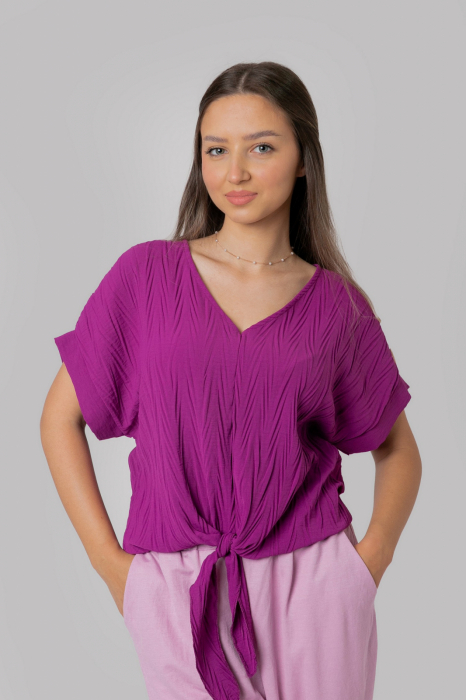 Bluza fuchsia casual cu aspect texturat si nod in talie
