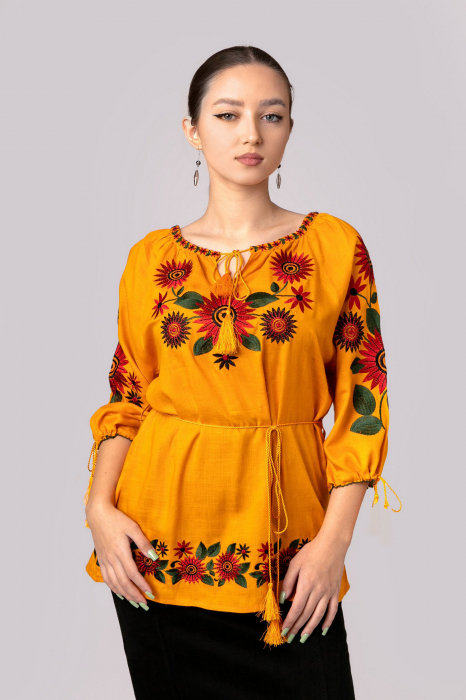 Bluza galbena cu motiv floral rosu Catrinel 02