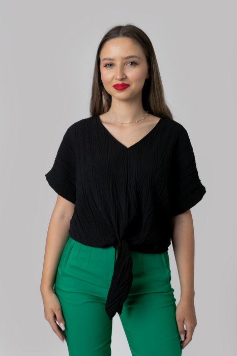 Bluza neagra casual cu aspect texturat si nod in talie