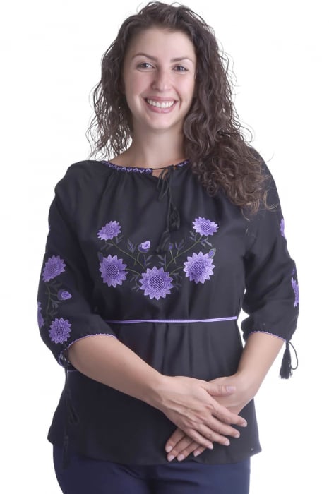 Bluza neagra cu motiv floral mov Giulia 01