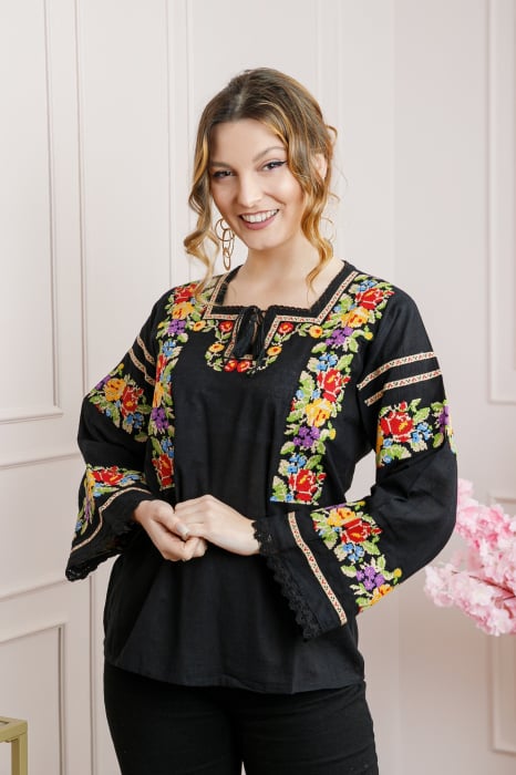 Bluza neagra cu motiv floral multicolor Noela 02