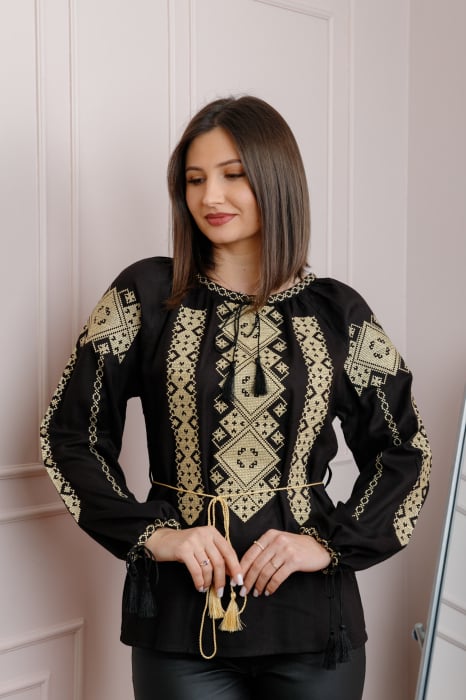 Bluza neagra cu motiv geometric auriu Marlena 04