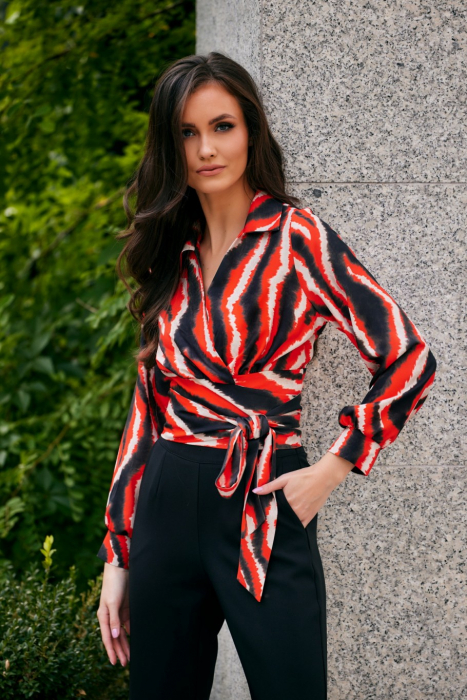 Bluza rosie petrecuta cu animal print