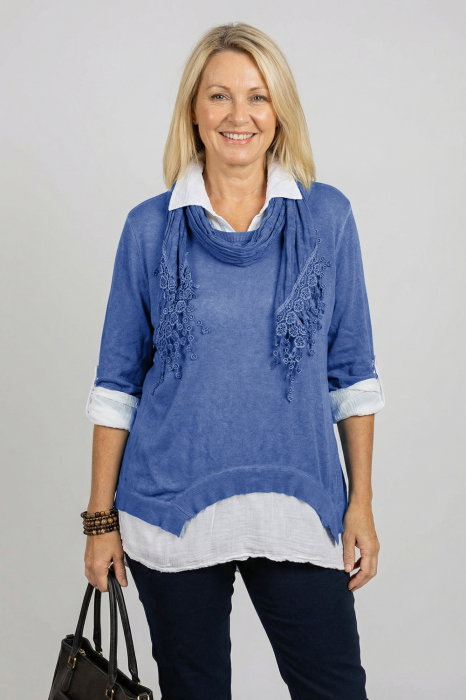Bluza si camasa trei in unu, cu tricot fin, camasa din bumbac si esarfa cu franjuri dantelati, albstra