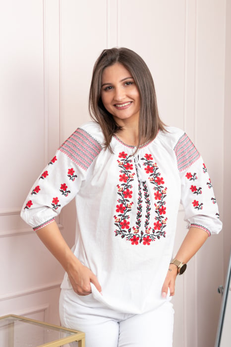 Bluza tip ie alba cu motiv floral rosu Viorica