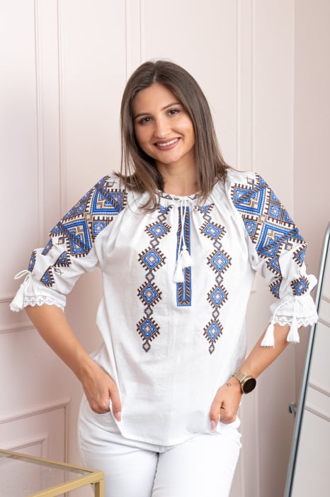 Bluza tip ie alba cu motiv geometric albastru Stefana