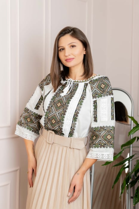Bluza tip ie alba cu motiv geometric multicolor Marcela
