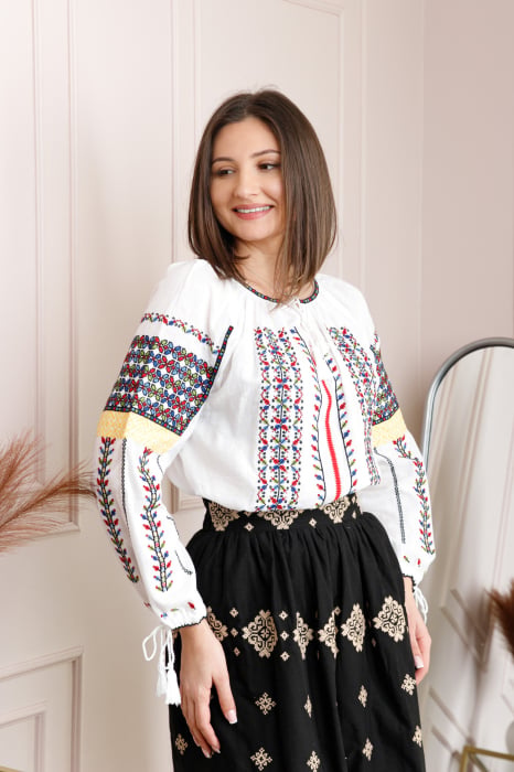 Bluza tip ie alba cu motiv geometric multicolor Sorana