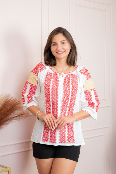 Bluza tip ie alba cu motiv geometric rosu Dora 02
