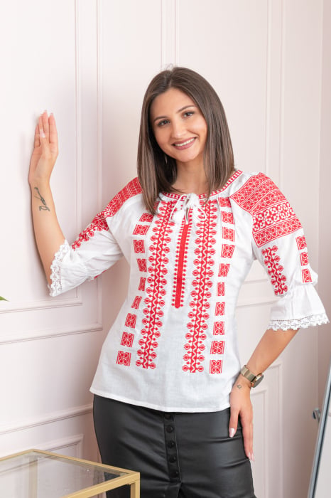 Bluza tip ie alba cu motiv geometric rosu Virginia
