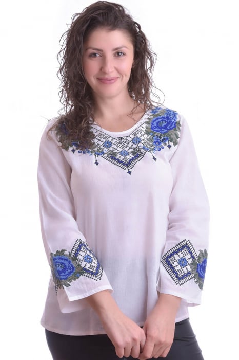 Bluza traditionala alba cu motiv floral albastru Iris 01