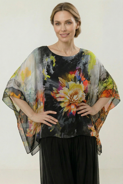 Bluza vaporoasa tip poncho din matase, croi oversized cu print flori stilizate fond negru