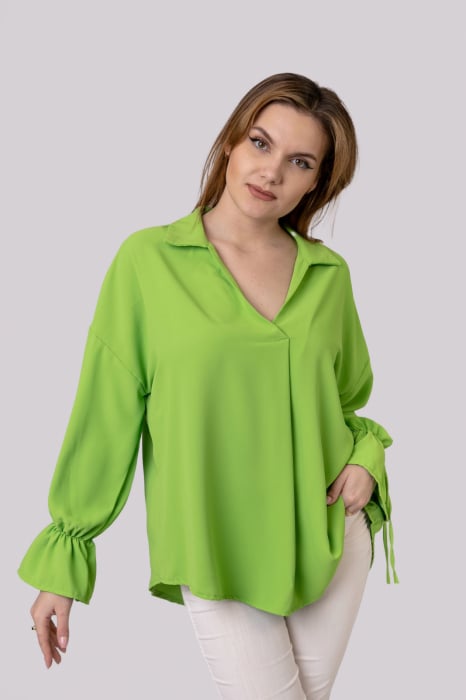 Bluza verde praz vaporoasa cu maneci clopot