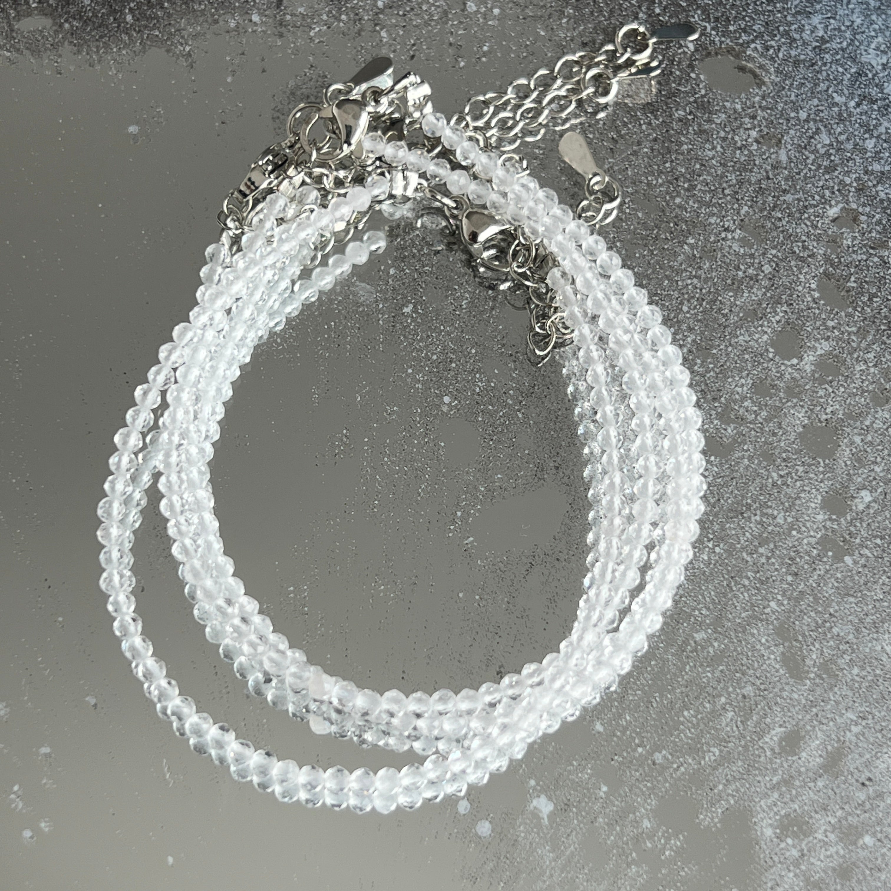 Bratara cuart de stanca/cristal incolor 2 mm reglabila