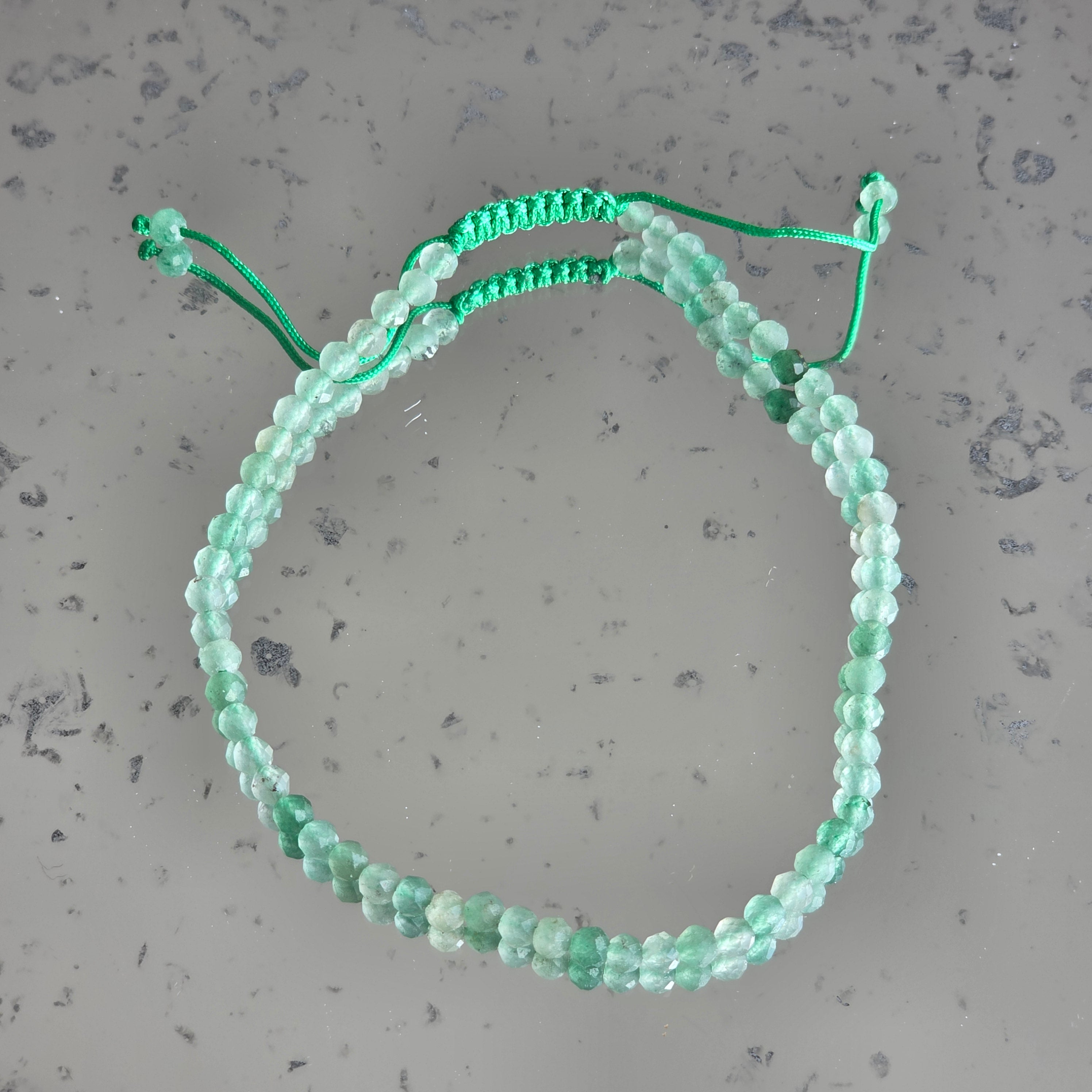 Bratara fatetata aventurin verde 3 mm snur reglabil