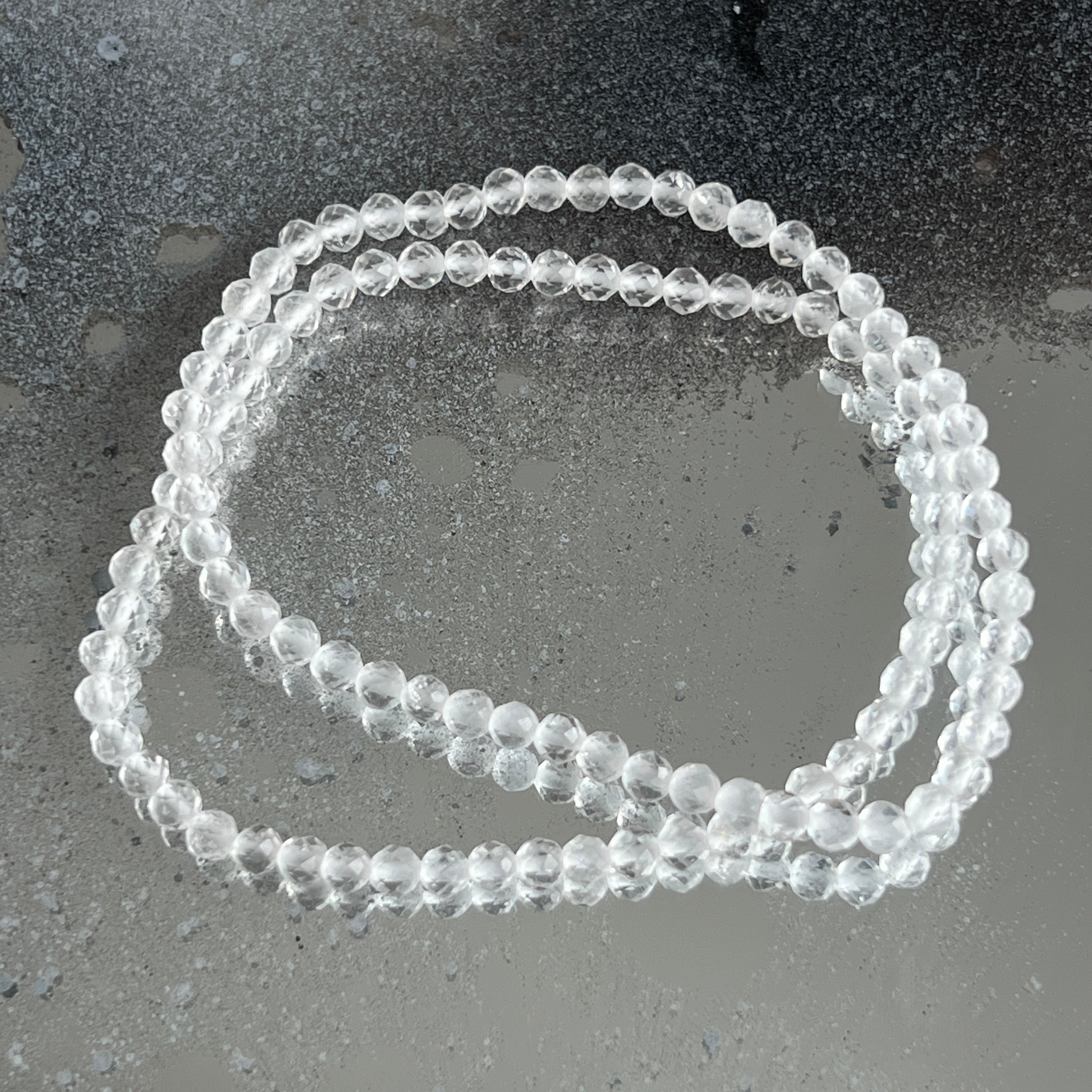 Bratara fatetata cuart de stanca/cristal incolor 3-4 mm