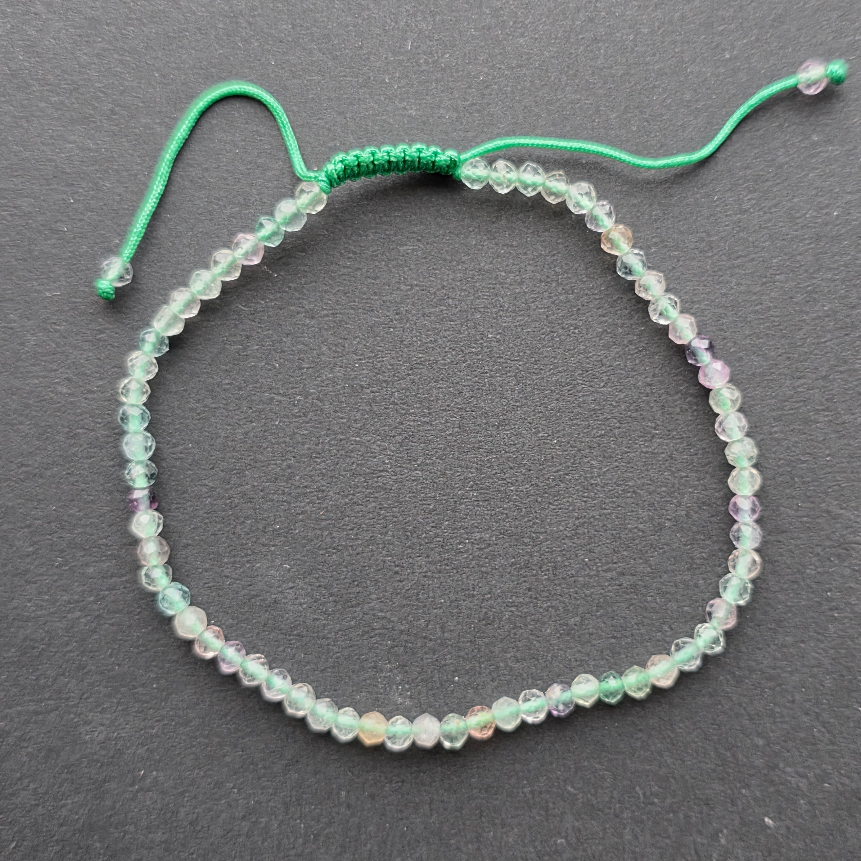 Bratara fatetata fluorit 3 mm snur reglabil