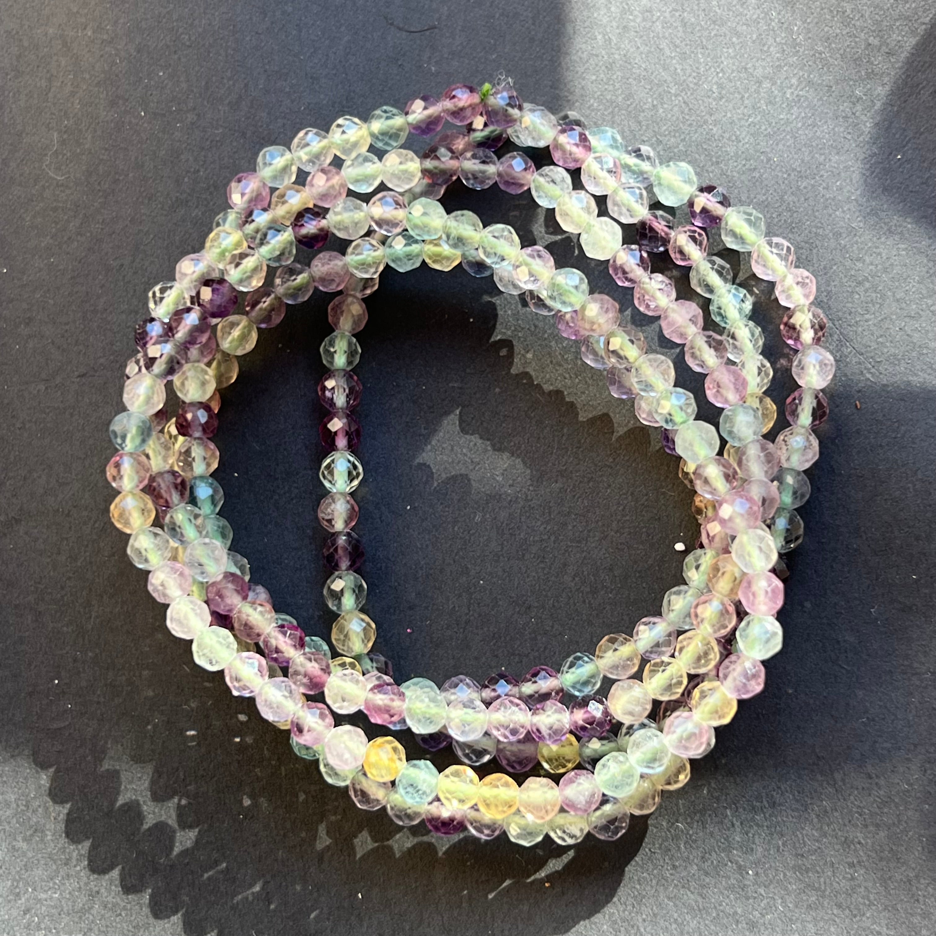Bratara fatetata fluorit curcubeu 4 mm