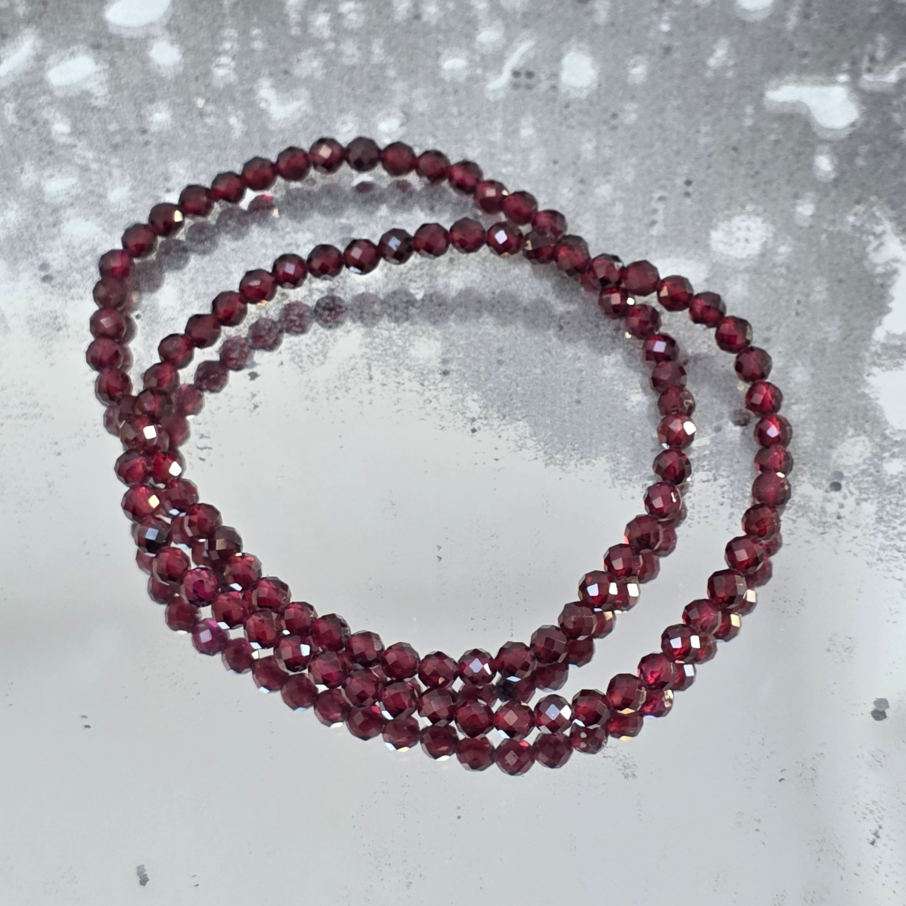 Bratara fatetata granat 4 mm