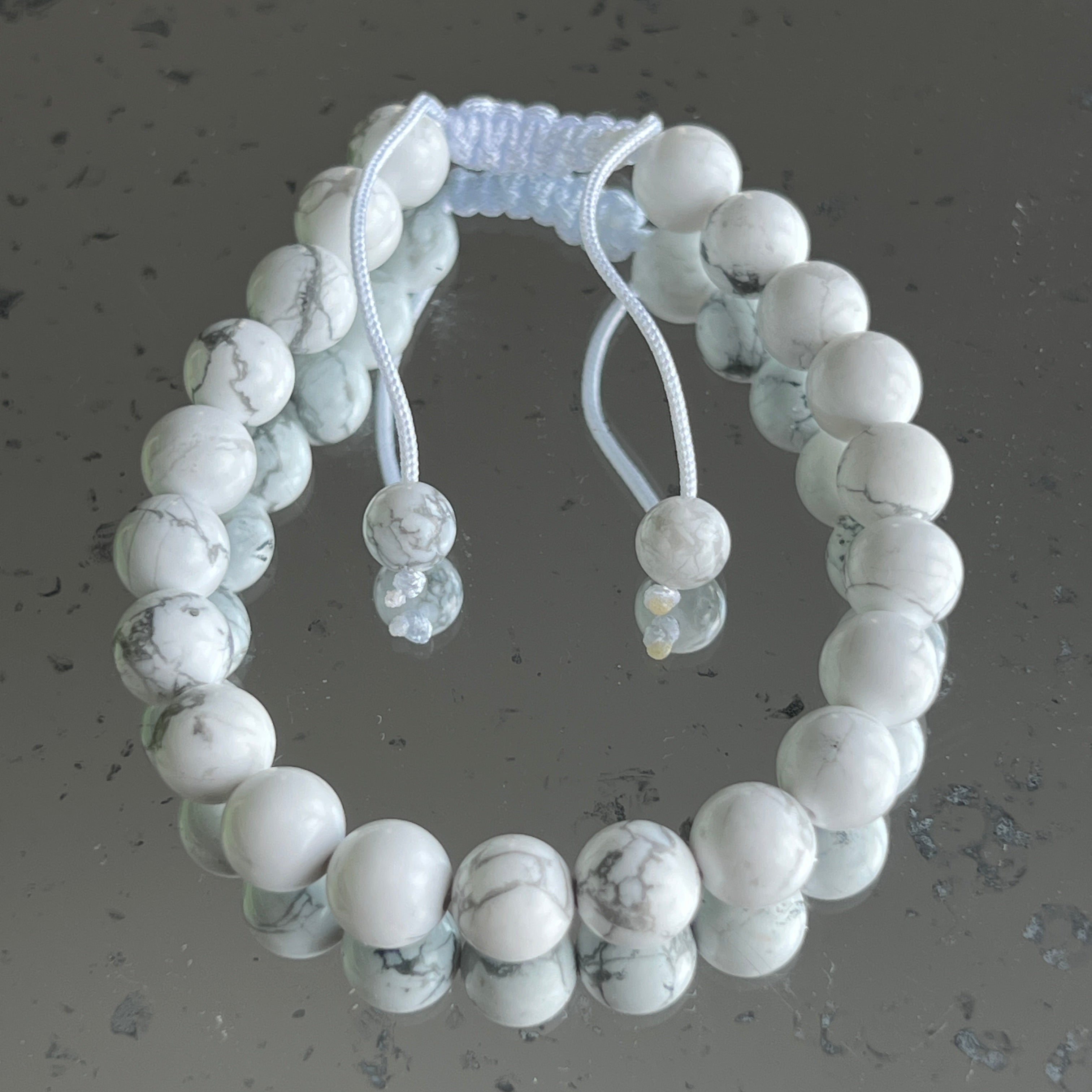 Bratara howlit alb 8 mm snur reglabil