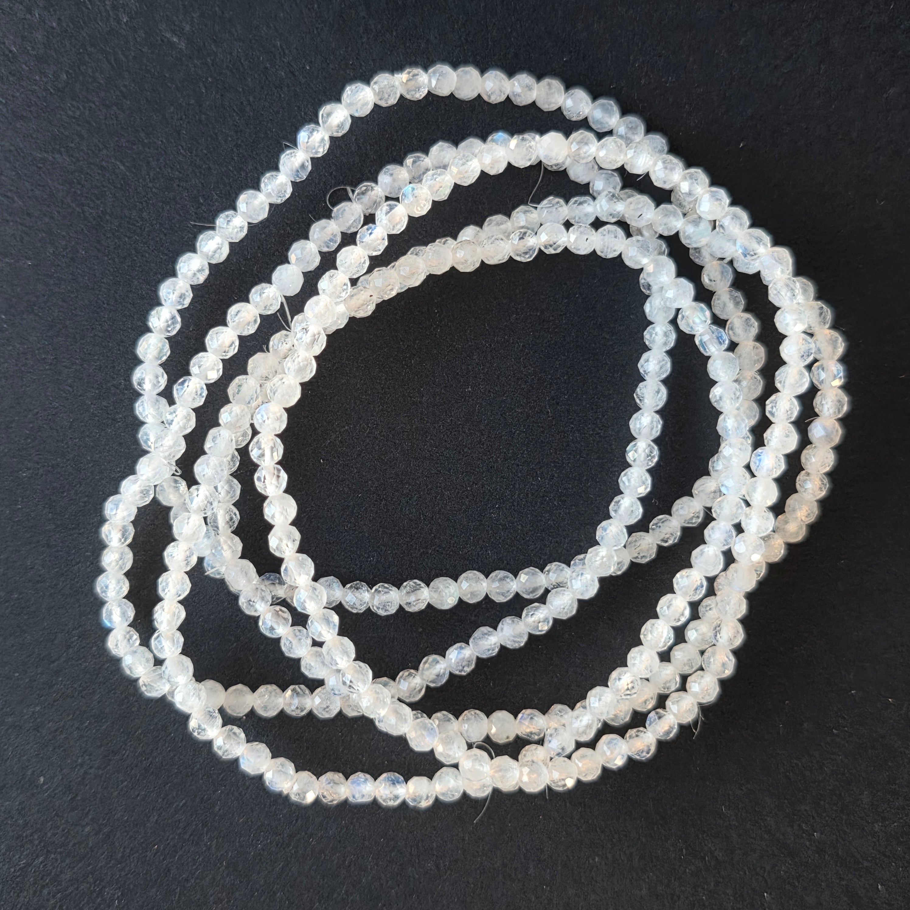 Bratara piatra lunii alba fatetata 3 mm