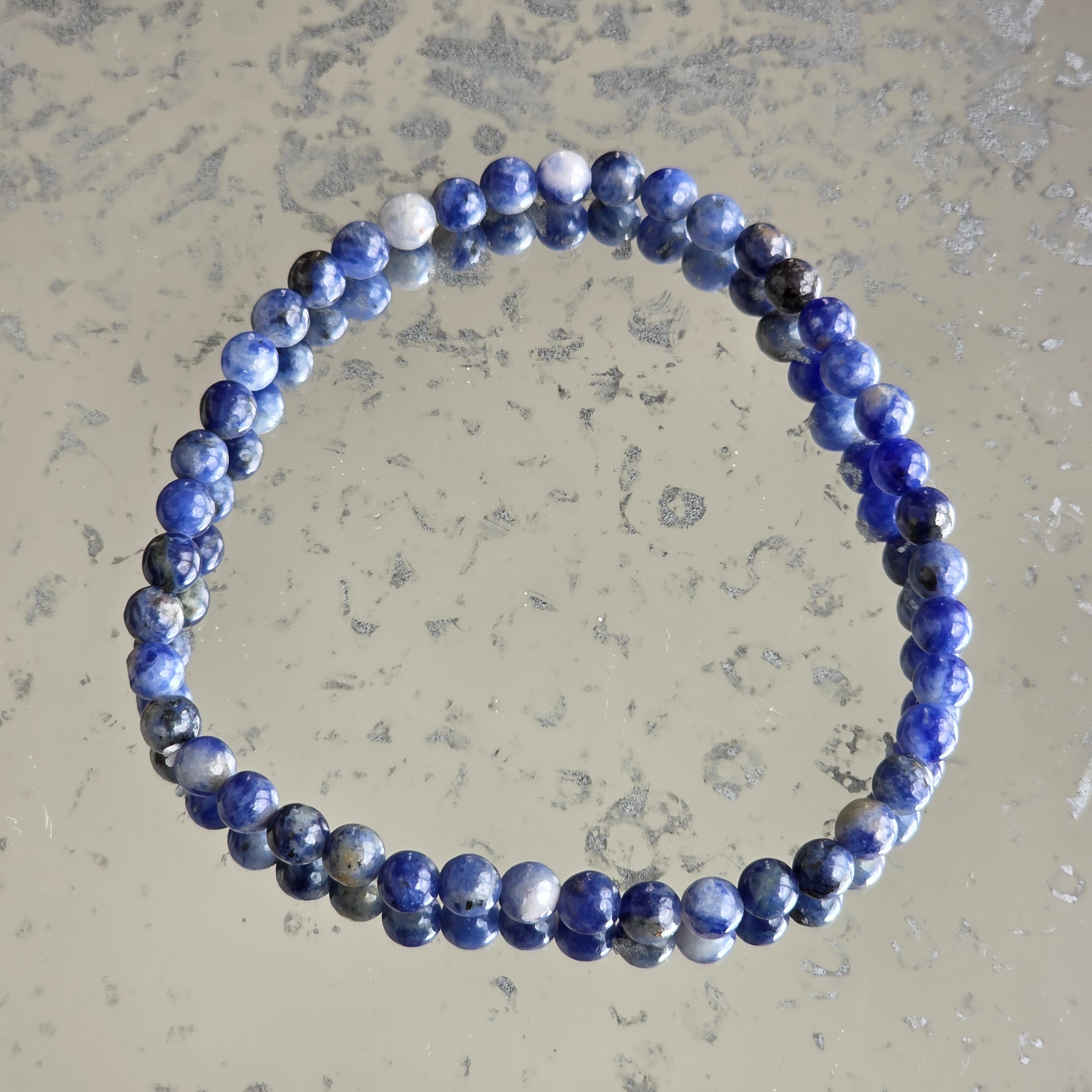 Bratara sodalit sfere 4 mm