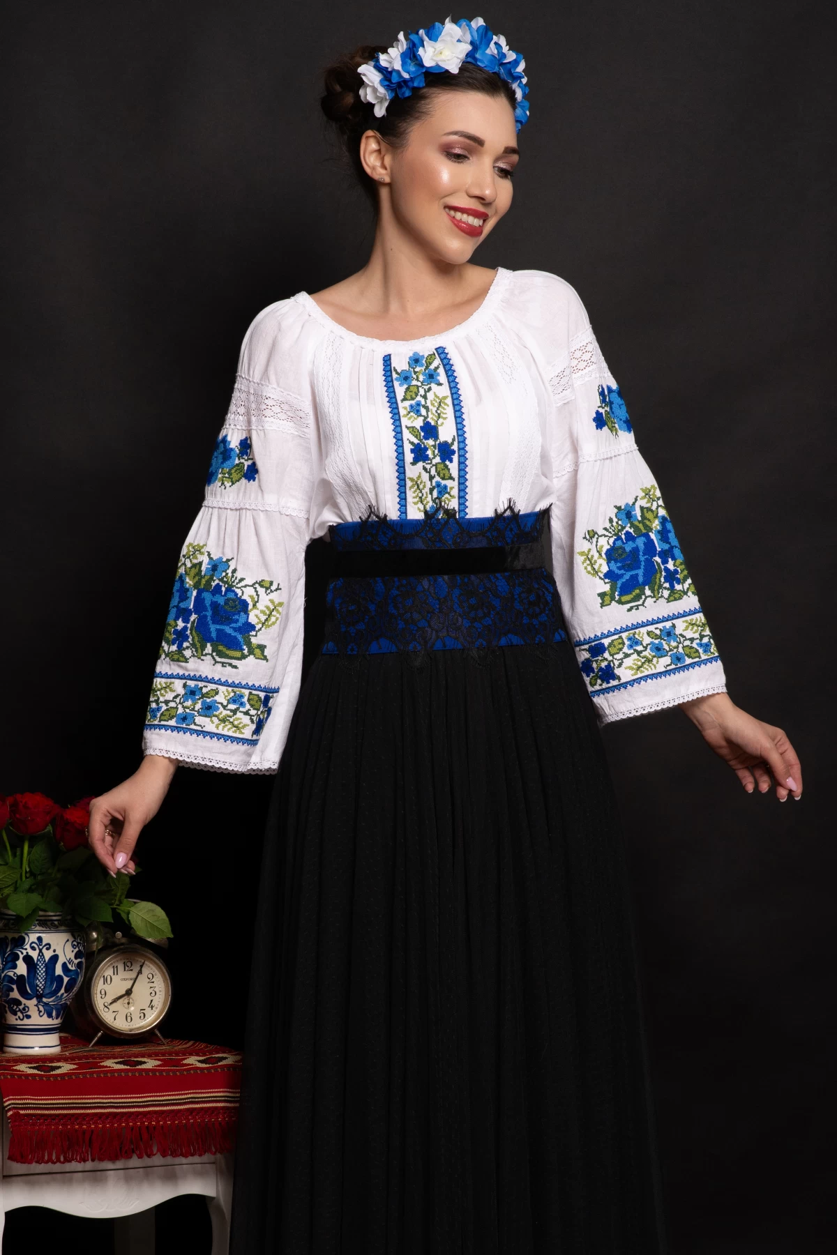 Brau traditional Cer Instelat albastru cu dantela si banda din catifea Legendaria by Venezia