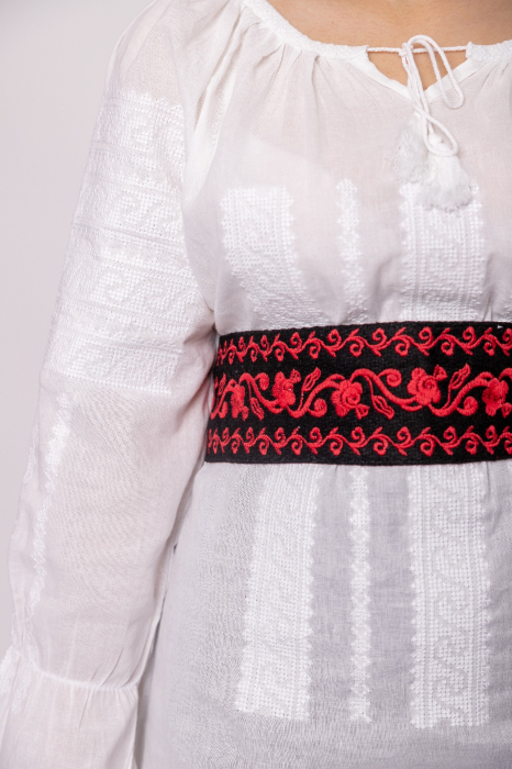 Brau traditional negru cu motiv floral rosu Elisabeta 02