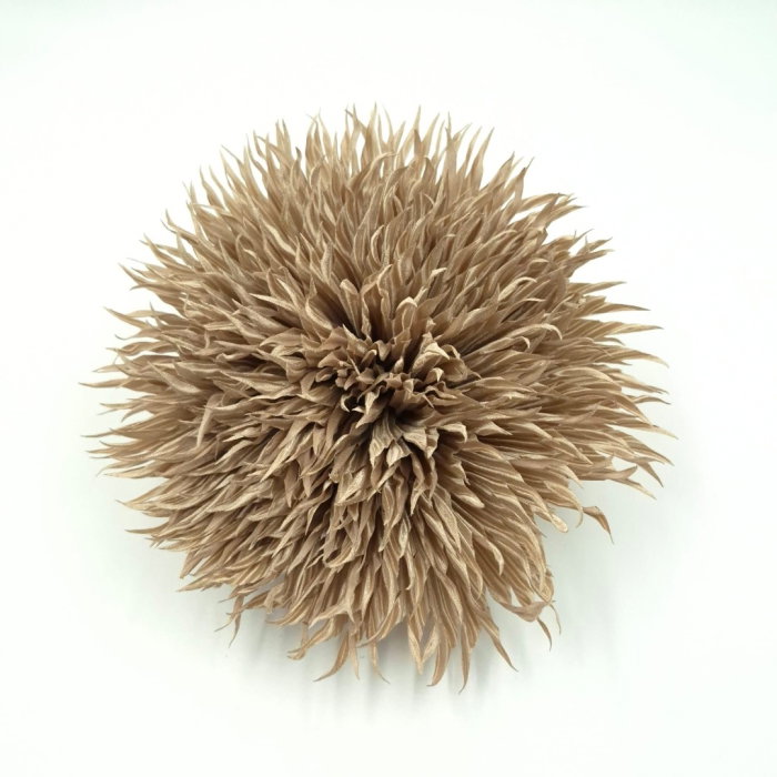 Brosa dama floare volumetrica bej inchis