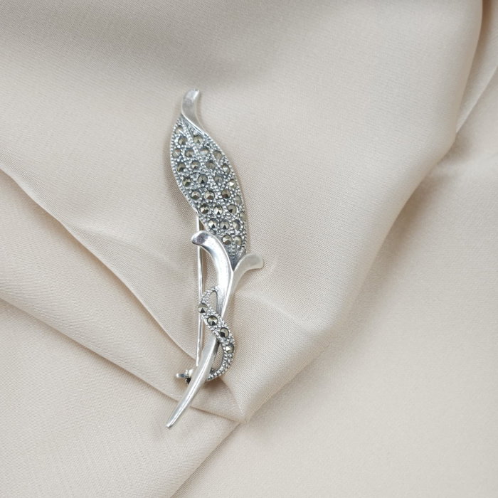 Brosa floare din argint 925 cu pietre foarte fine de marcasite