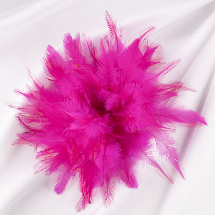 Brosa puf pene fucsia cu diametru de 17 cm, cu clips pentru par