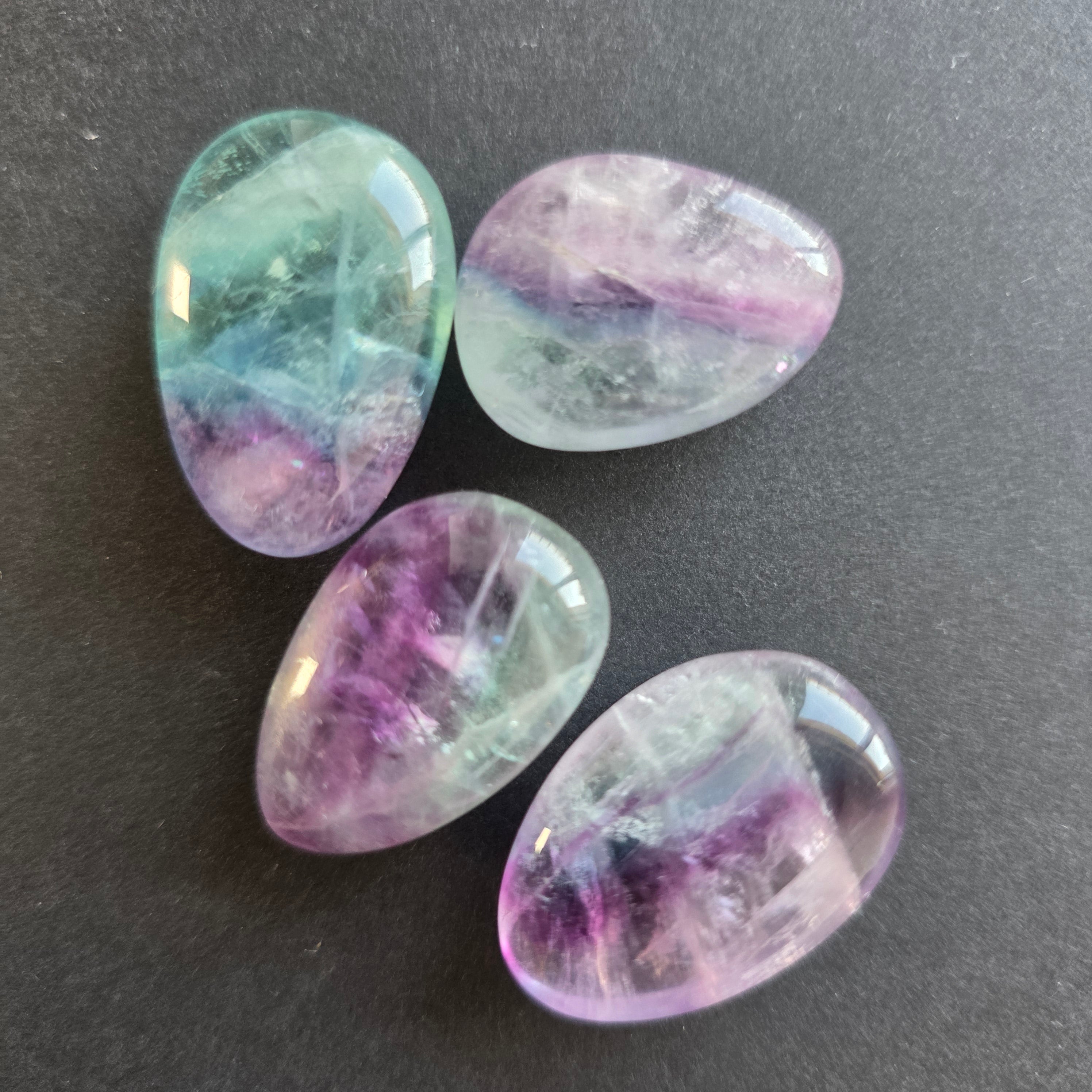 Cabochon fluorit curcubeu rulat